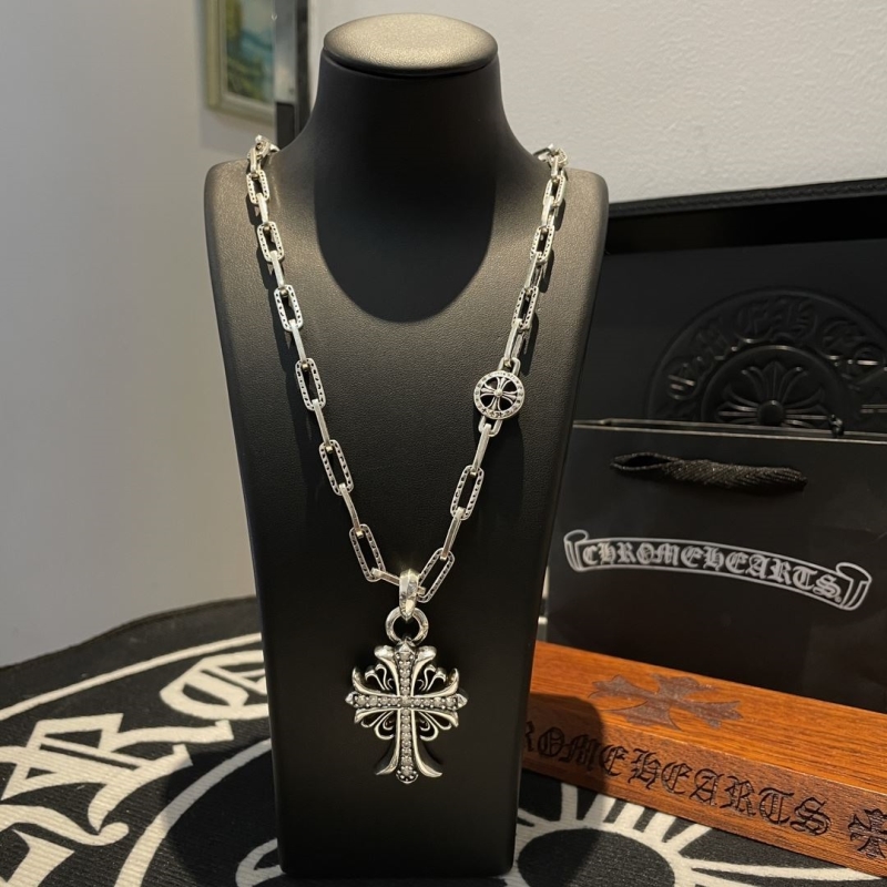 Ch*0me He**ts necklaces